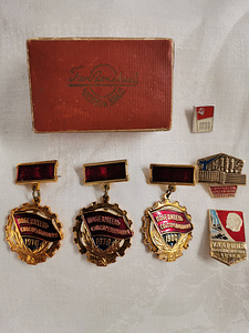 Ордена и значки.
