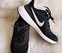 Nike Женские кроссовки Revolution 5 BQ5671-003 Черные кроссовки