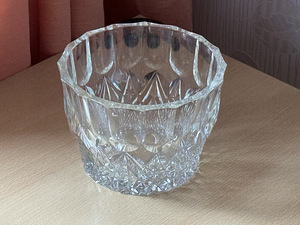 Чаша из прессованного стекла