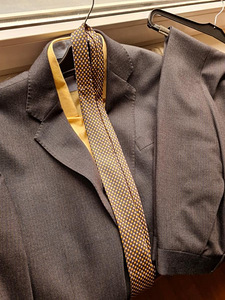 Meeste ülikond+triiksärk+lips