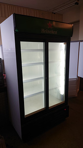 Холодильник со стеклянными дверцами
