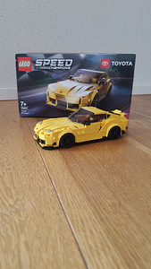 Автомобиль Лего Тойота