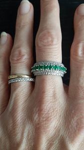 Hõbedast sõrmus smaragdidega ja teemantitega (mikro)
