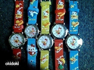 Различные часы с силиконовым ремешком для девочек/мальчиков.