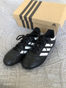 Детские футбольные кроссовки Adidas р 33 (почта в цене!)
