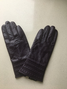 Кожаные женские перчатки/варежки фиолетового цвета