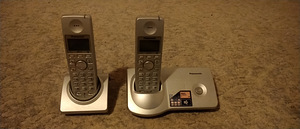 Настольный беспроводной телефон Panasonic с двумя трубками