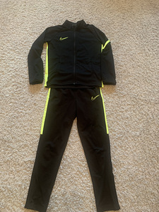 Poiste dressid Nike,suurus 147-158