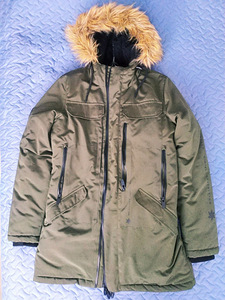 Продаётся тёплая зимняя куртка-парка