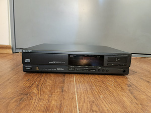 Стереофонический проигрыватель компакт-дисков Sony CDP-M35