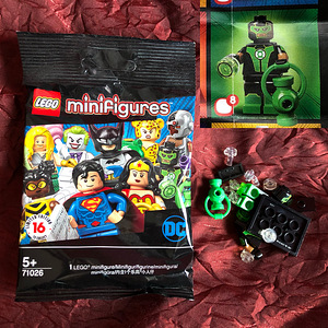 Lego minifigures: DC superheroes; Unikitty