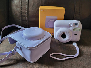 Продается фотоаппарат Fuji INTAX mini 12 + сумка + фотобумаг