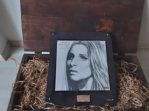 Пластинка Barbra Streisand "12" с автографом FS51T429