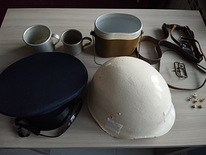 Sõjaaegne kiiver, müts ja muud väikesed esemed