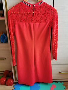 Punane kleit, M