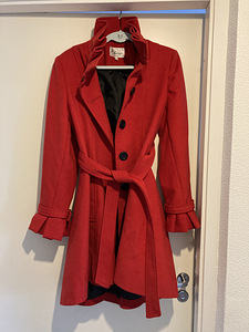 Стильное красное пальто