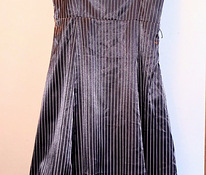 Коктейльное платье с серо-коричневыми бретелями и тюлем снизу