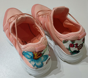 Розовые кроссовки №38