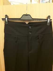 Продаются очень малоношенные черные брюки с высокой талией