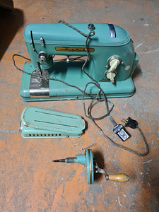 Старая швейная машина ТУЛА