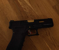 Продам страйкбольный пистолет Glock 17.