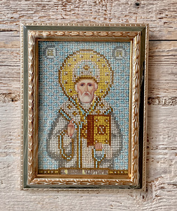 Helmestega tikitud ikoon “St Nicholas the Wonderworker”