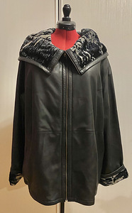 Теплая кожаная куртка с мехом шиншиллы