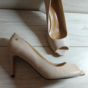 Фирменные и красивые женские туфли Miriade 41 р - новые