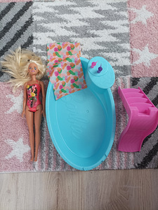 Барби с бассейном