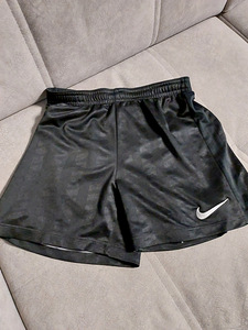 Müüa Nike lühikesed püksid suurus: S.