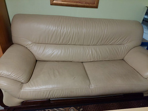 Кожанные кресла и диван