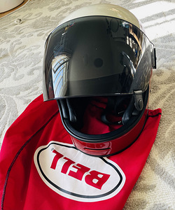 2 kiivrid Arai, Bell (4 foto / 7)