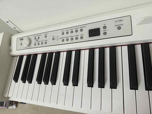KORG LP-380 WH U цифровое пианино + стул (4 фото из 7)