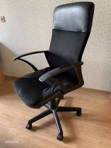 Компьютерное кресло (кожа) (фото #1)