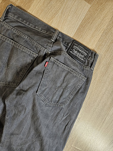 Мужские джинсы Levis (4 фото из 5)