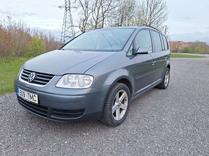 Volkswagen Touran (2 foto / 13)