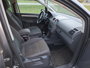 Volkswagen Touran (7 foto / 13)