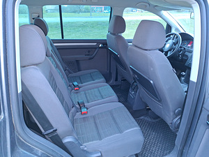 Volkswagen Touran (8 foto / 13)