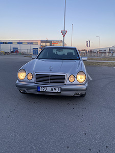 Mercedes-Benz E300 OM606