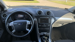 Ford Mondeo (3 фото из 5)