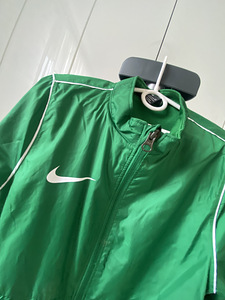 Nike tuulejope, suurus 128-137 (2 foto / 6)