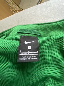 Nike tuulejope, suurus 128-137 (3 foto / 6)