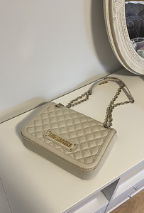 Love moschino beež kott. Beež kott ketil (7 foto / 7)