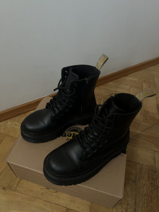 Доктор Мартенс (2 фото из 5)