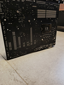 Emaplaat Gigabyte GA-Z77X-UD3H + Intel core i5-3570k (4 foto / 5)