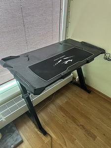 LINDHOLM LED mängurilaud,must (PC table black) (1 foto / 1)