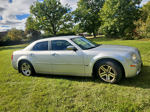 Chrysler 300C с газом (7 фото из 12)
