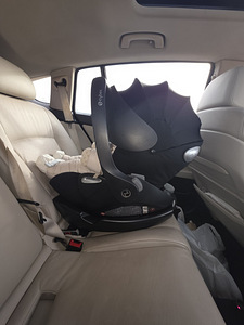 Cybex Cloud Q turvahäll + isofix alus (1 foto / 2)