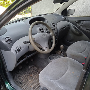 Toyota Yaris (4 foto / 6)