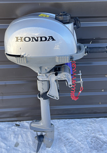 Honda 2,3 4-taktiline ja Suzuki (2 foto / 10)